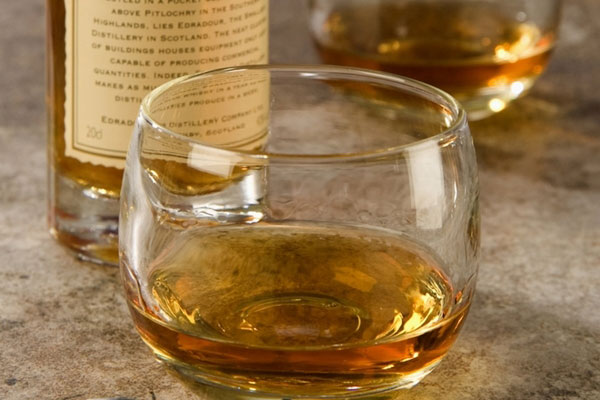 Whisky Scotch Khong Nen Dung Voi Da