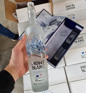 Vodka Mont Blanc Hop Qua Va Ly
