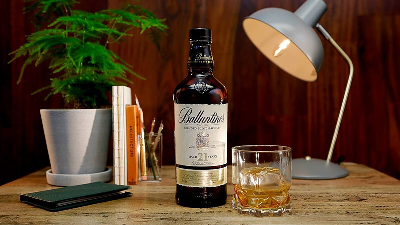 Tìm Hiểu Về Nhà Sản Xuất Rượu Ballantines 21