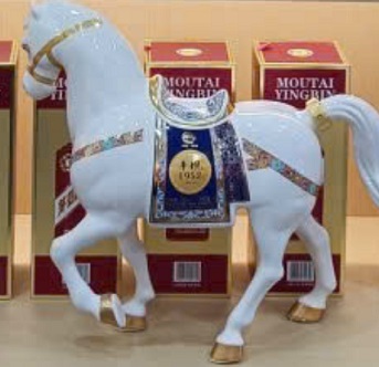 Ngưa Trăng 2026 Mao Dai Hinh Nguyen